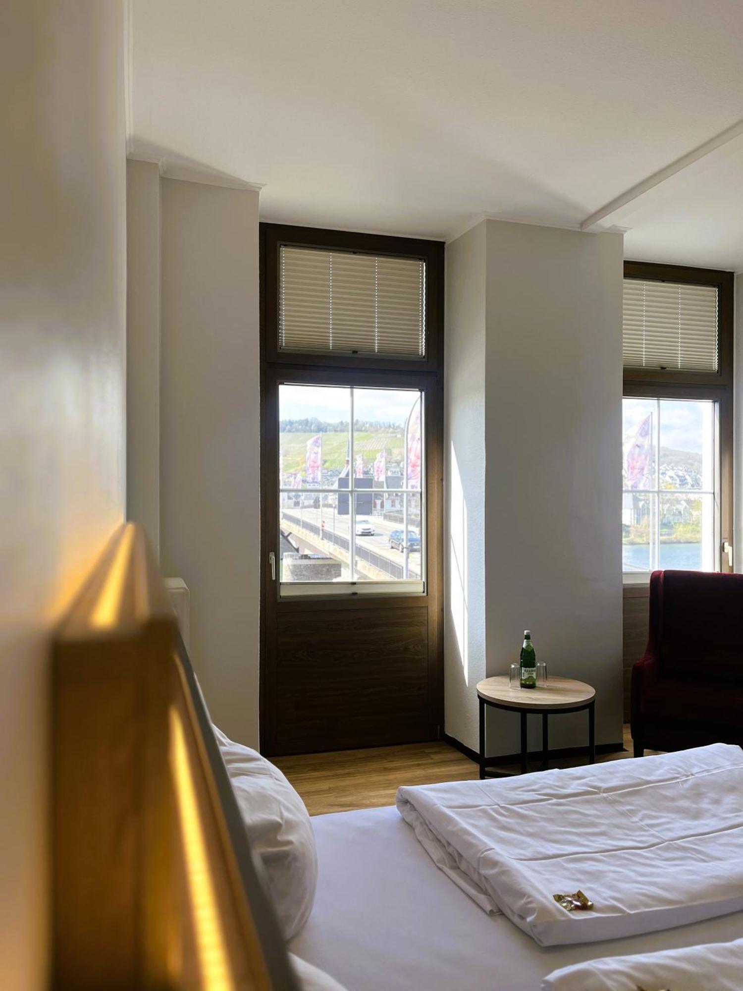 Moselhotel Roemischer Kaiser 贝恩卡斯特尔-屈斯 外观 照片